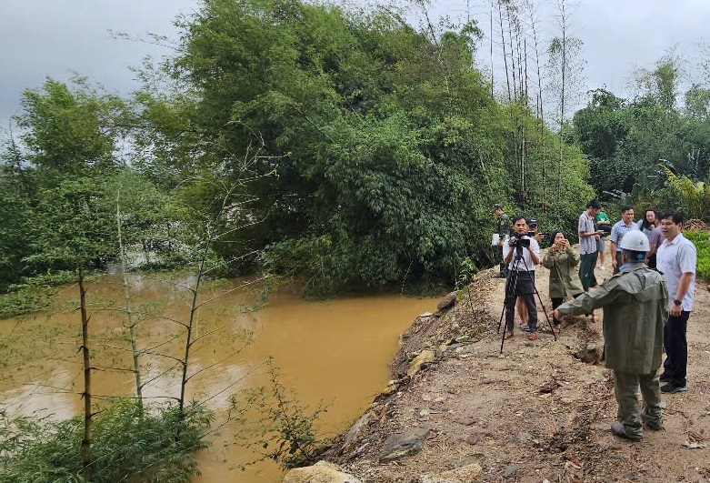 Kiểm tra tình hình sạt lở tại một số trọng điểm trên địa bàn tinh